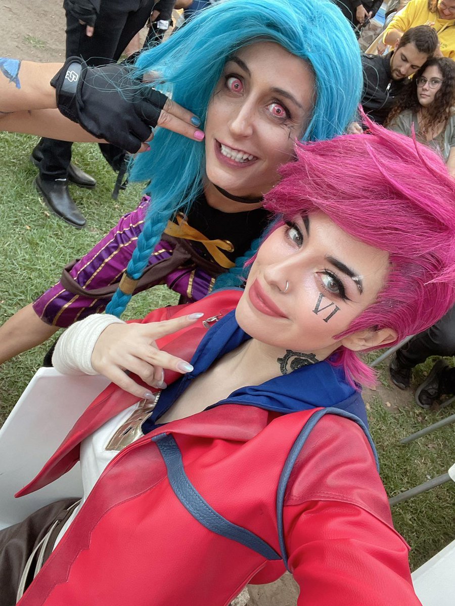PupiUp's tweet photo. Me dijeron  que empiece a usar tw.. asique voy a abrir esto con una foto con @VKryp porque trae magia 💫🤟 https://t.co/Tm5KpuQO4a