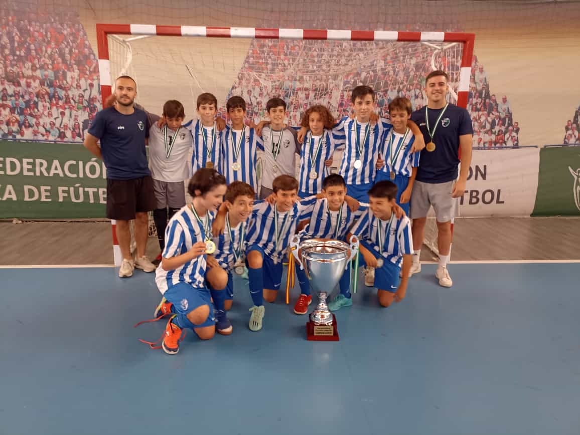 🥅 Fútbol sala

🏆 La Málaga oriental es campeona de la Copa @diputacionMLG en fútbol sala alevín masculino.

👏🏼 ¡¡Enhorabuena campeones!!

💟 #FutsalRFAF