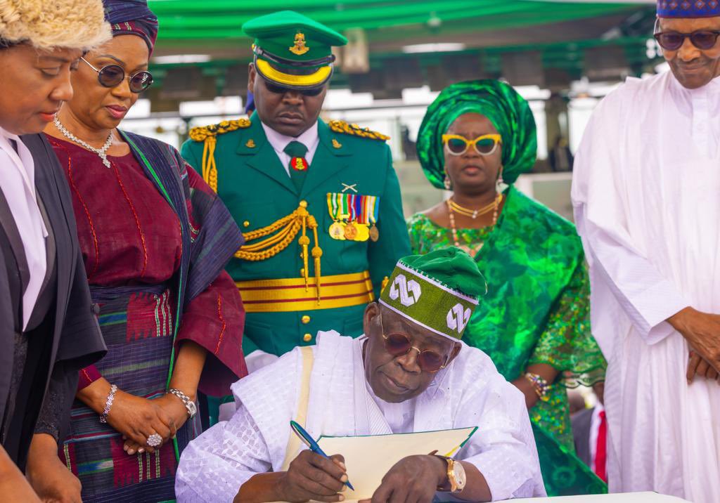 FxT3imSXwAQ4roe?format=jpg&name=medium May 29:  Tinubu and 28 Nigerian Governors sworn in offices (Photos)