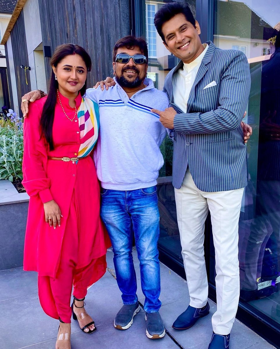 BTS From #MomTaneNaiSamjay shooting.....

#RashamiDesai #Rashamians #AmarUpadhyay