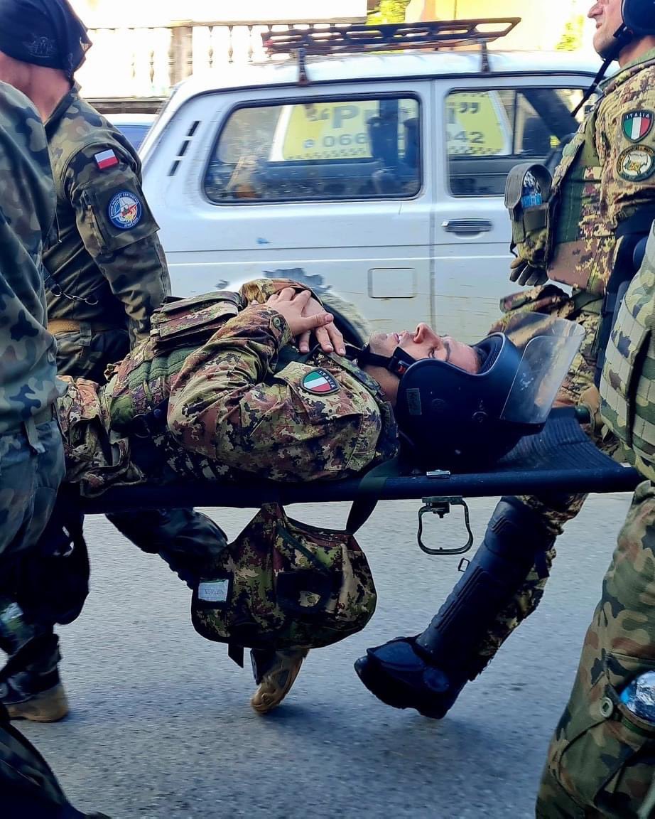 Several KFOR <a href="/NATO/">NATO</a> soldiers injured by Serbian gangs in the northern #Kosovo. 

Deeply disturbing scenes. 

Not only the perpetrators, but also those who incited these violent acts must be brought to justice. 

<a href="/evropaelire/">Radio Evropa e Lirë</a>