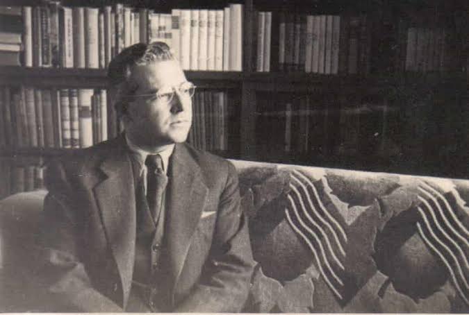 İçimizde şeytan yok. İçimizde âcizlik var, tembellik var. İradesizlik, bilgisizlik ve bunların hepsinden daha korkunç bir şey: hakikatleri görmekten kaçma eğilimi var.

Sabahattin Ali, İçimizdeki Şeytan