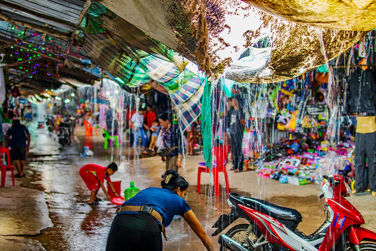 thailand-becausewecan.picfair.com/pics/015029185…
Rainshower at the Chong Chom Market
This Market is on the border between Thailand and Cambodia, about 70 km south of Surin
Photo for Sale
Editorial & Personal Use
Digital Download
Print
Self Promotion
#thailand #thai #thailandnews #streetphotography