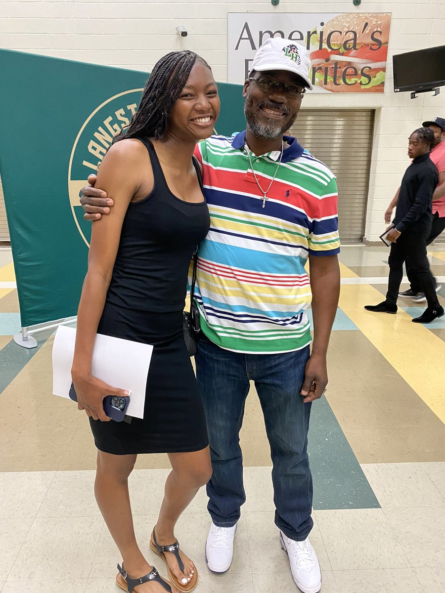 MalloryHolmes32's tweet photo. Track banquet recap https://t.co/LKlg7Iwudt