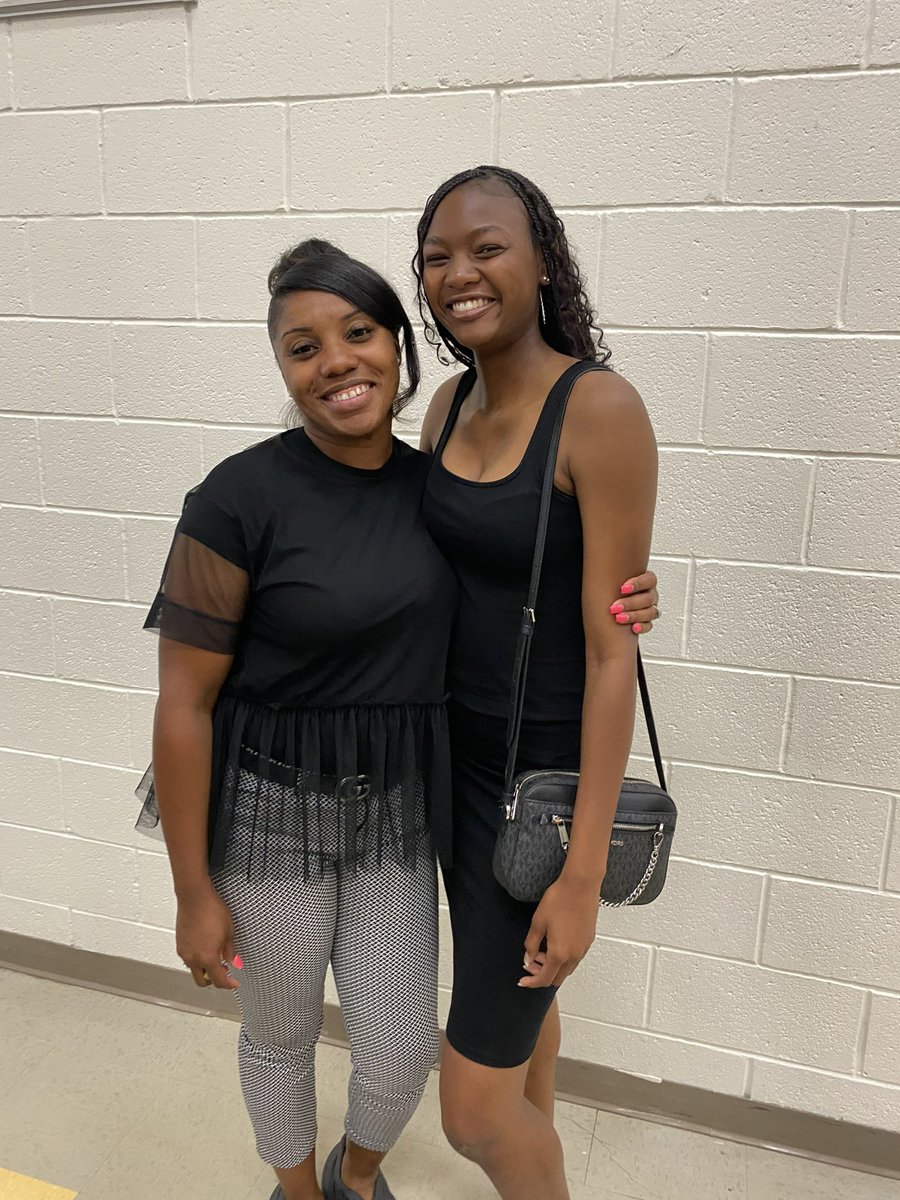 MalloryHolmes32's tweet photo. Track banquet recap https://t.co/LKlg7Iwudt
