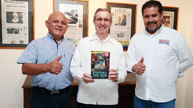 DirMegamedia's tweet image. "NADA ESTÁ ESCRITO" | "Las encuestas, únicamente una foto del momento; por tanto, nada está escrito sobre elección de 2024. Mucho dependerá de cómo se active clase media”, dice en #Mérida autor de “La rebelión de la clase media” (@Rebelion2024): bit.ly/3C4s4e9 #DYInforma