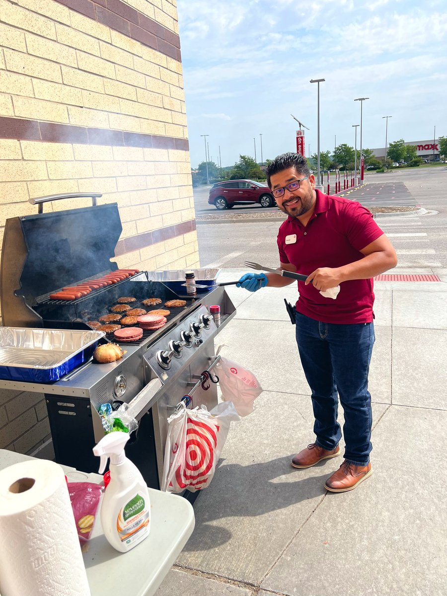 ETLAustin's tweet photo. Happy Memorial Day from T2454! Letters to service men and women, and their families coming soon! Meanwhile, @SorianoDrwn is manning the grill to feed the team!😎 #TheBluff #T2454 #worksomewhereyou❤️ 
@WiserRyan @katie_konopasek @StreuBryan https://t.co/qthEkGfMVx