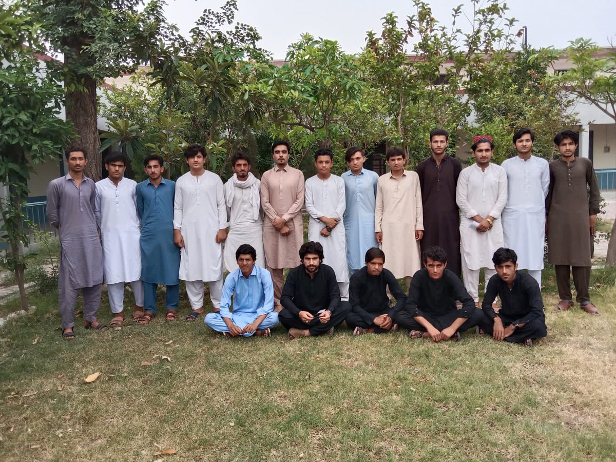 PSFKhyber's tweet photo. پی ایس ایف خیبر کے ارگنائزنگ کمیٹی کے چیئرمین عالم زیب آفریدی کے زیر صدارت گورنمنٹ کالج باڑہ میں انتخابی اجلاس منعقد ہوا
اجلاس میں متفقہ طور پر کالج کابینہ کا انتخاب عمل میں لایا گیا،جس کے مطابق کاشف صدر اور جان محمد جی ایس منتخب ہوگئے.
#PSFKhyber https://t.co/J4to1yBqdp