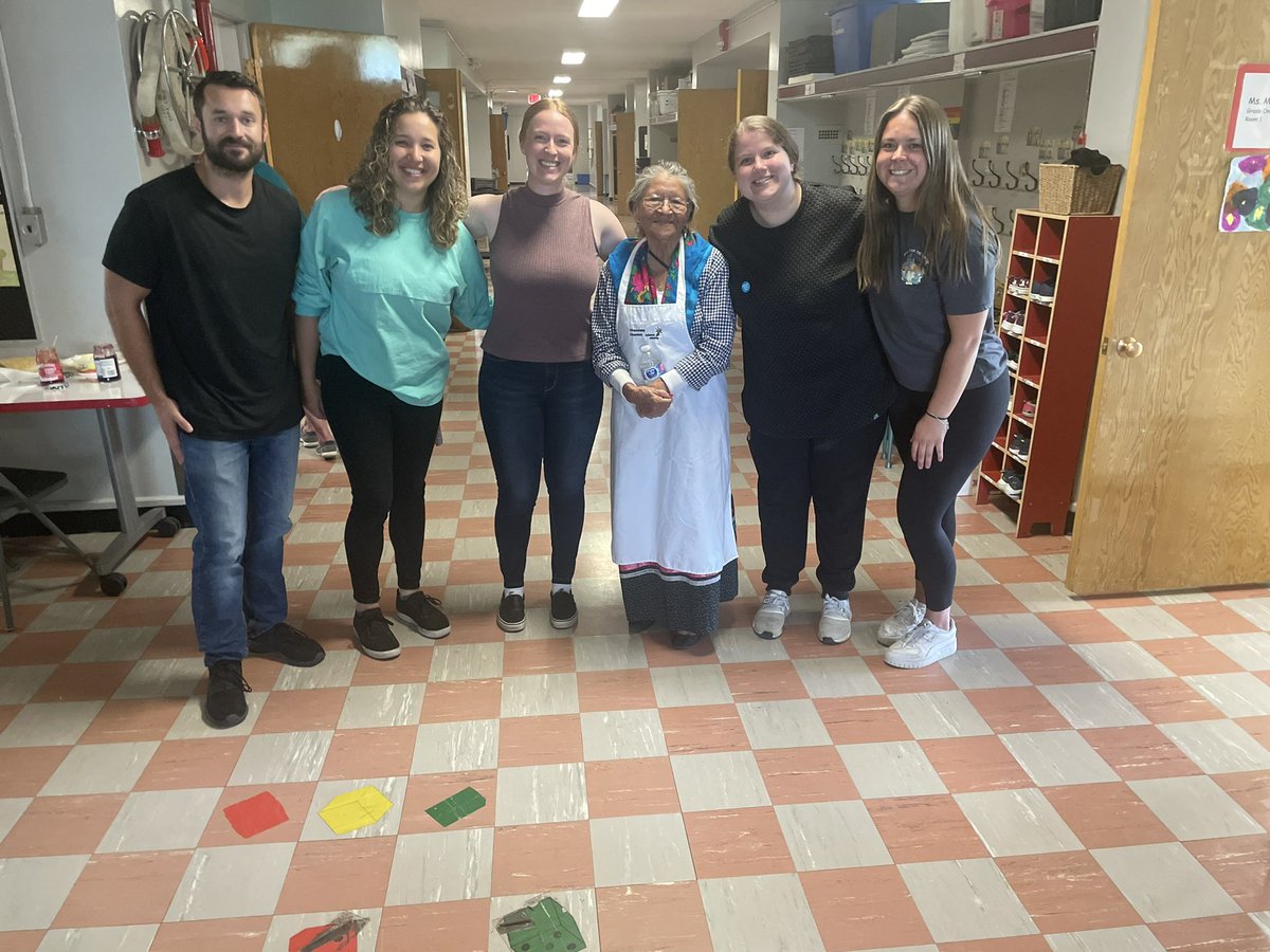 MsGreigsClass's tweet image. We are having such a wonderful day of learning! Thank you to Elder Marion Lerat for sharing wonderful stories and teaching us to make bannock! ❤️