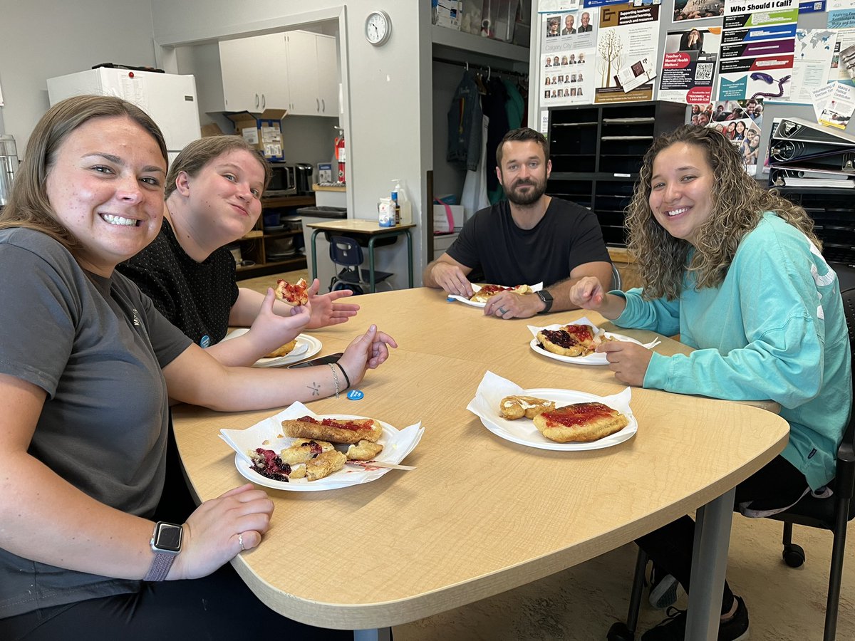 MsGreigsClass's tweet image. We are having such a wonderful day of learning! Thank you to Elder Marion Lerat for sharing wonderful stories and teaching us to make bannock! ❤️