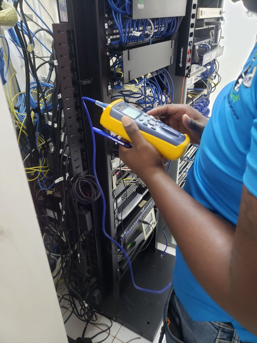LAN_Integrators's tweet image. Tired of dealing with server room cable issues? Don&apos;t overlook the importance of testing each and every one. Unchecked cables can lead to a host of problems, from data loss to costly downtime. Call Team LAN now for your data server room services! #DataSafetyFirst