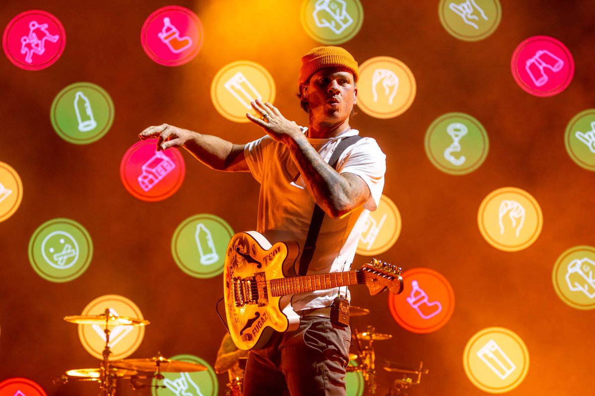 .<a href="/blink182/">blink-182</a> FOREVER ♾

📸: <a href="/AtothePhotos/">Atothe</a>