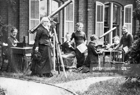Astronomer Maria Mitchell (1818 - 1889), standing second from left, next to a telescope, is shown with her astronomy class outside the observatory at Vassar College, Poughkeepsie, New York, circa 1870.

gettyimages.com/detail/news-ph… 

#histSTM #WomenInSTEM #WomenInAstronomy