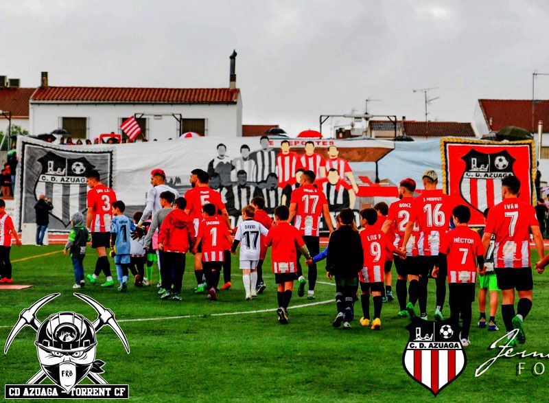 FRB_CDA's tweet photo. Del albero al césped artificial.
De la Regional a todo un PlayOff nacional.

La azuagueña, la más fiel:
¡LA HINCHADA QUE TE VIO CRECER! https://t.co/SFt4U8AN8f