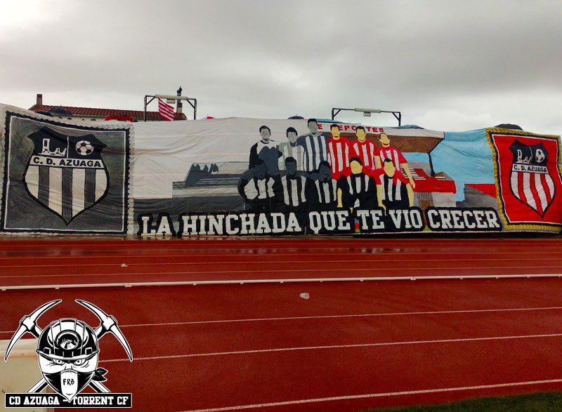 FRB_CDA's tweet photo. Del albero al césped artificial.
De la Regional a todo un PlayOff nacional.

La azuagueña, la más fiel:
¡LA HINCHADA QUE TE VIO CRECER! https://t.co/SFt4U8AN8f