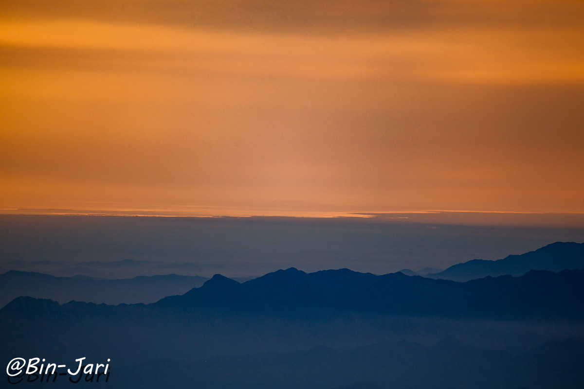 مشاهدة البحر الأحمر من شفا النماص مساء اليوم الاثنين 1444/11/9 هـ بالعين المجردة وعلى مسافة تتجاوز 130كم تقريباً نتيجة صفاء الجوء للأمطار التي تعرضت لها سماء تهامة ولمساحة كبيرة إمتدت من الشفا حتى البحر ..وتم توثيق ذلك المشهد النادر الحدوث حيث أن أخر مره تم رصده قبل حوالي 6 سنوات
