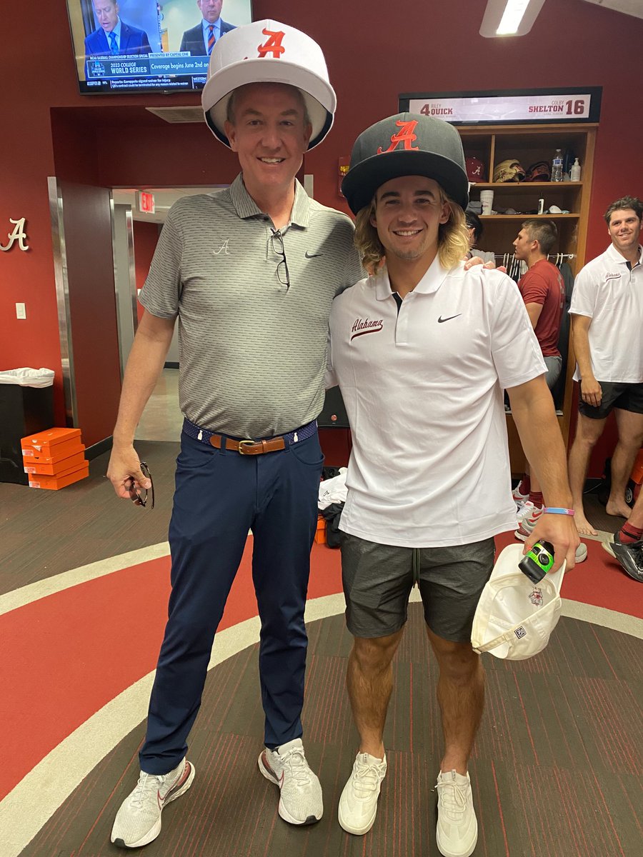 Greg_Byrne's tweet image. Celebrating ⁦@NCAABaseball⁩ Regional at #TheJoe for ⁦@AlabamaBSB⁩ and another trip to ⁦@NCAASoftball⁩ CWS for ⁦@AlabamaSB⁩ with the #BigHat!  
#RollTide 🥎⚾️🐘