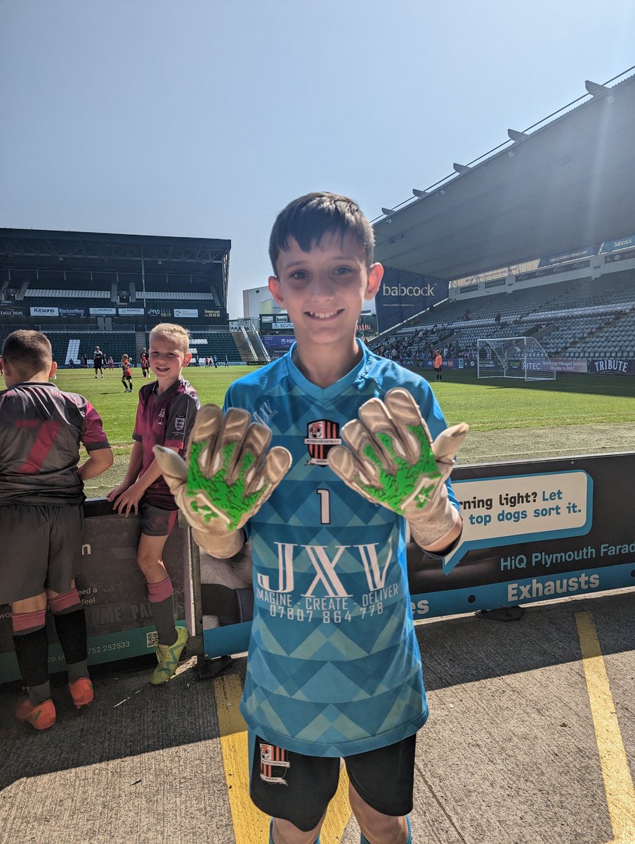 Riley loves wearing his just4keepers gloves. Wearing them on the biggest stage of them all Home park. @Just_4_keepers