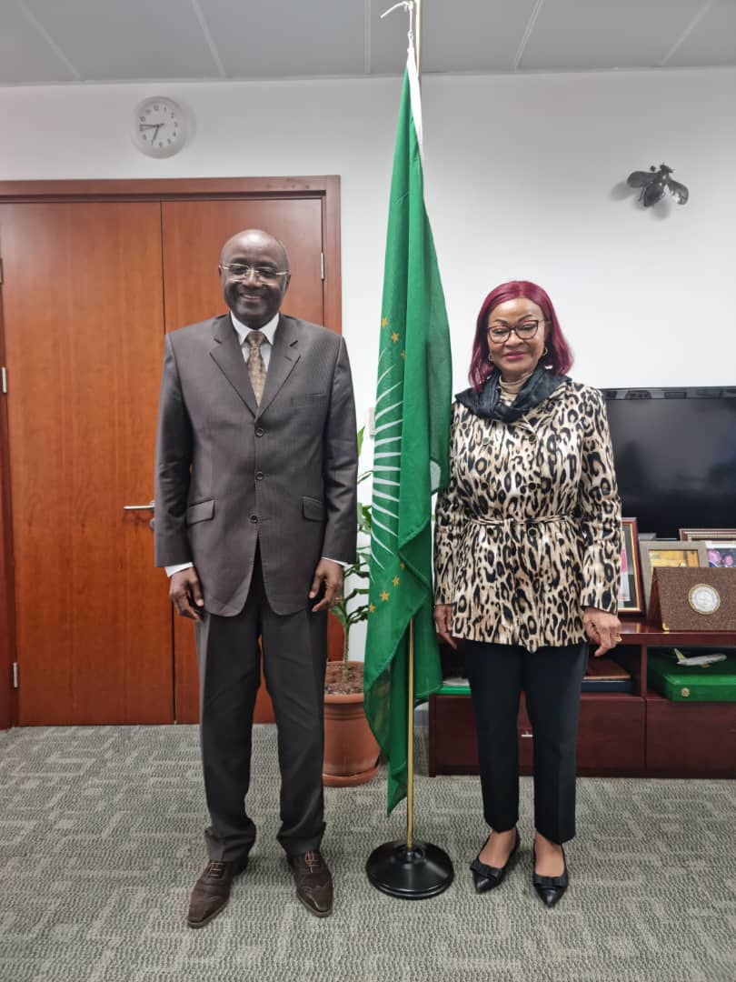 JosefaSacko's tweet photo. I met Prof. Mukoko,coordinator of the Reform Process &amp; Team of #Eloit Firm, who are undertaking the 2nd  phase of reforms. We discussed the structure of 4 AU Specialised Technical Offices under @AU_DARBE &amp; agreed to strengthen their capacities to deliveron #Agricultureecosystem. https://t.co/ZvXpjYN3j1