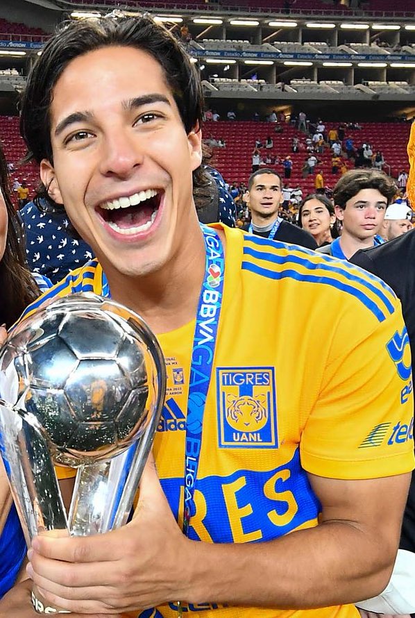 monicaferbal's tweet image. ⚽️🏆 Muchas felicidades al futbolista tabasqueño @DiegoLainez10 @TigresOficial. Su dedicación, disciplina y entrega son ejemplo para los jóvenes en #Tabasco y todo 🇲🇽.