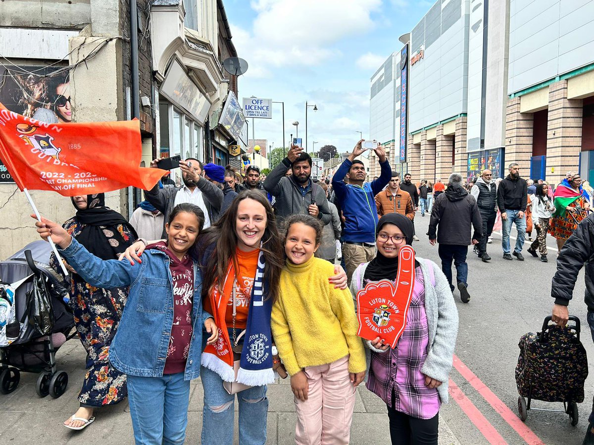 #TeamHJS representing at the @LutonTown parade today!