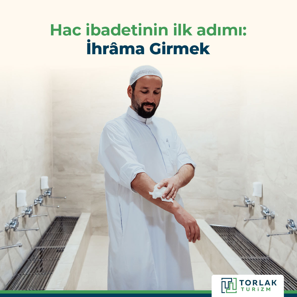 TurizmTorlak's tweet photo. İhram, Hac'ın başında giyilen dikişsiz kıyafet ve yapılan ritüelleri ifade eder. Gusül ve namaz abdesti alınıp, iki rekat ihram namazı kılınır. Niyet edilir ve ihram kurallarına dikkatlice uyulur. 

#Hac #İhram #DiniRitüeller #TorlakTurizm #HacUmre #Hac2023 #Umre2023 https://t.co/AsvSMWLHzk