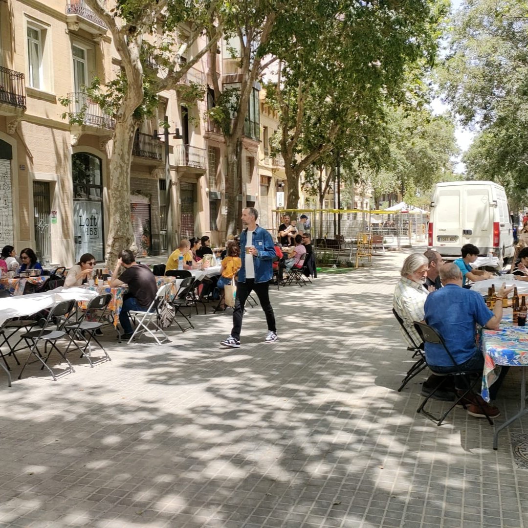 MercatDePages's tweet photo. Dissabte vam recuperar la nostra antiga ubicació al Mercat de Pagès de #Germanetes!

Després de mesos d'obres, ens tornem a ubicar a Consell de Cent amb Viladomat. Us hi esperem dissabte vinent!

#Mercatdepages #Esquerradeleixample #Consumresponsable #Consumtransformador https://t.co/gekrsCQSlZ