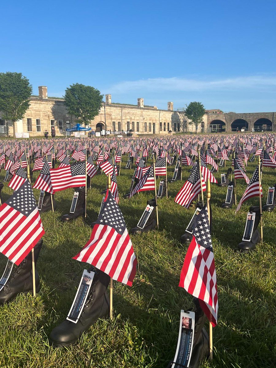 May we remember those who laid down their lives to defend our freedoms and our nation, and may we honor their sacrifice in our own actions and service.

Thank you Operation Stand Down RI for the moving memorial at Fort Adams. @OSDRI_Vets 

Wishing a peaceful Memorial Day to all.