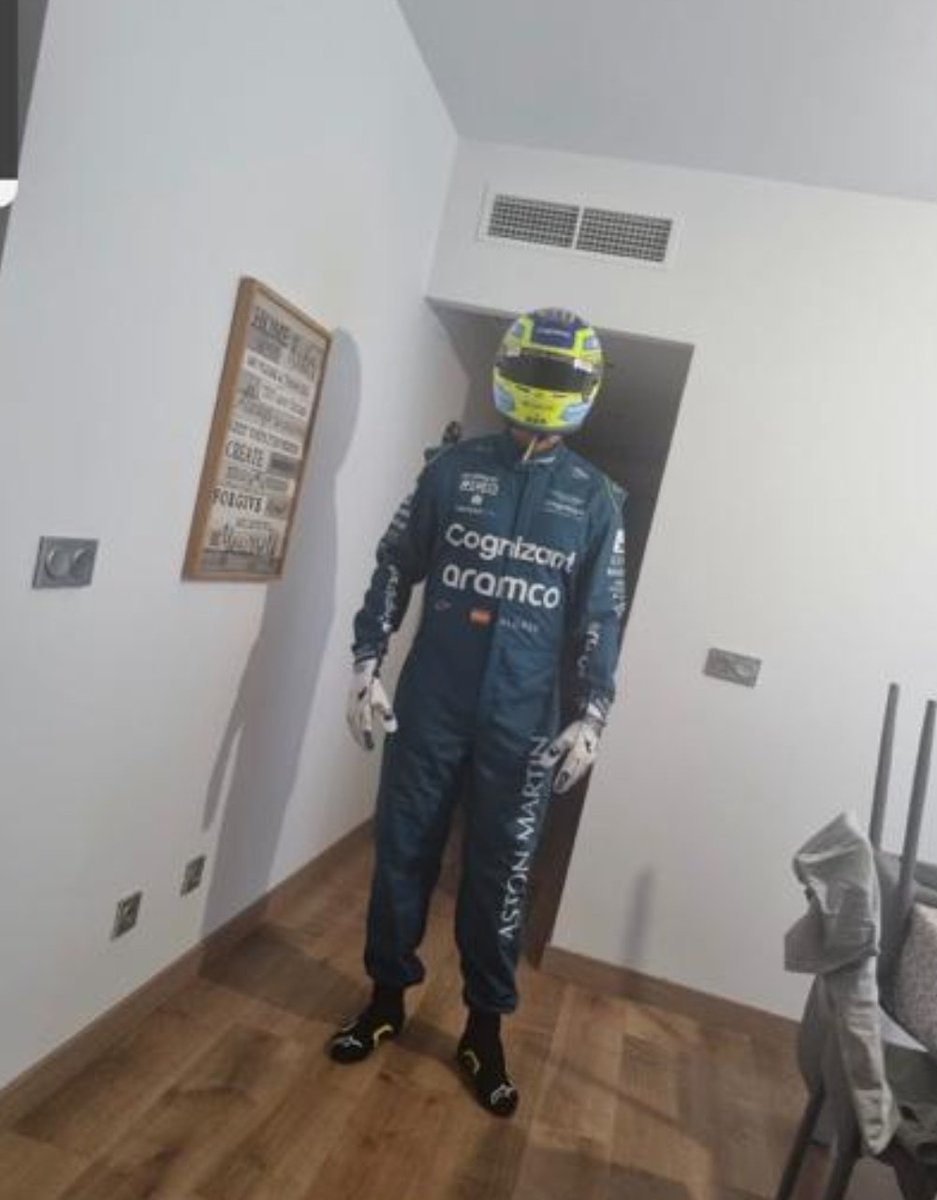 luisusoz1's tweet photo. @Finetwork @alo_oficial Yo recibiendo mi nanocasco: 
#FinetworkConElNano https://t.co/eRoq9XS0dU