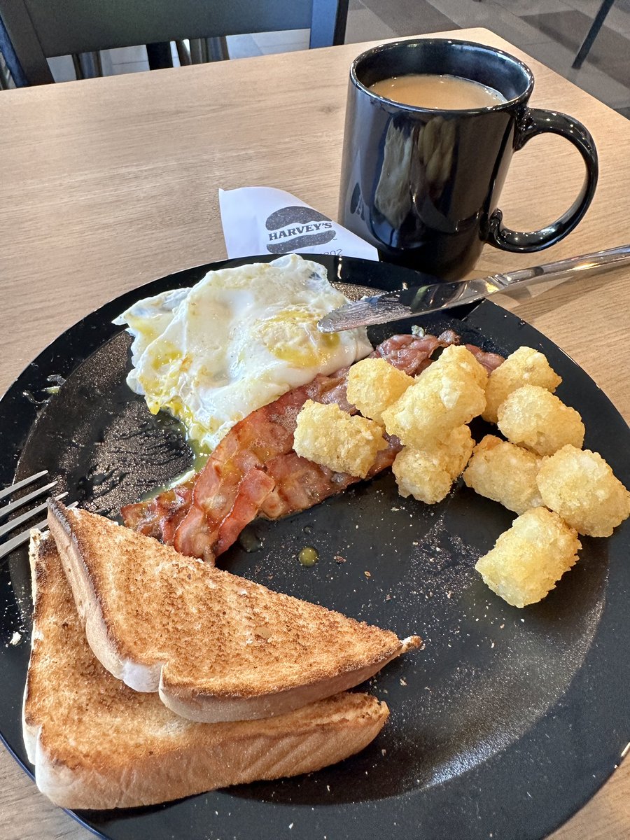 worldcam's tweet photo. “Fast food”!?   Yes!  It’s fast, tasty and totally fresh, made to order!   Table service!  Plate was full!   Amazing!!  @HarveysCanada (no, I don’t work for Harvey’s!). Love it!  #breakfast #homestylebreakfast #harveys2202 https://t.co/RtDZRowhgM