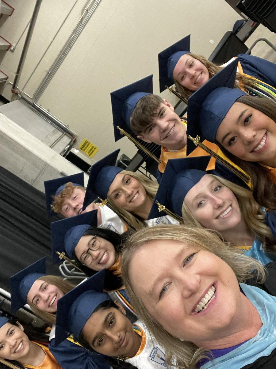 MrsSimmonsKHS's tweet photo. T-5 minutes! Congrats class of 2023! #KISDGrad23 @KHSIndianNation https://t.co/3PHEnX1Iy0