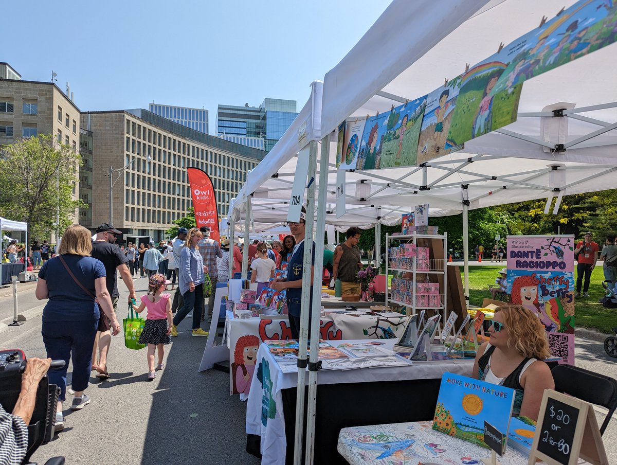 Yesterday I attended Toronto's Word on the Street festival, a celebration of the written word. Happy to see so many people out perusing print copies of #books and listening to #authors speak. Great to have access to some of the small #publishers.