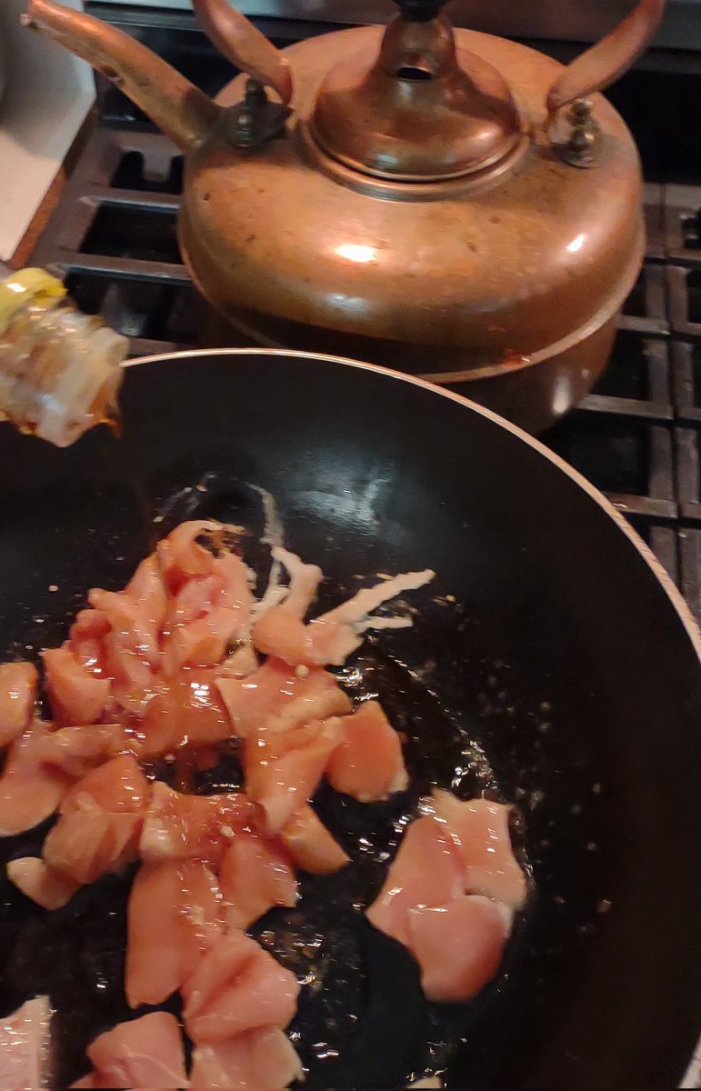 ashadowinamyst's tweet photo. #cooking #bread #breads
#DIY #prepper #prepers #oldways #recipes #recipe #food
Make it yourself !
Chicken and Vegetables

People should know how to cook, do some carpentry, do some canning, gardening.
They should know how to use a sewing machine or sew by hand.
(Something to Remember)
You will always Not be able to do something.
Until you Try it.