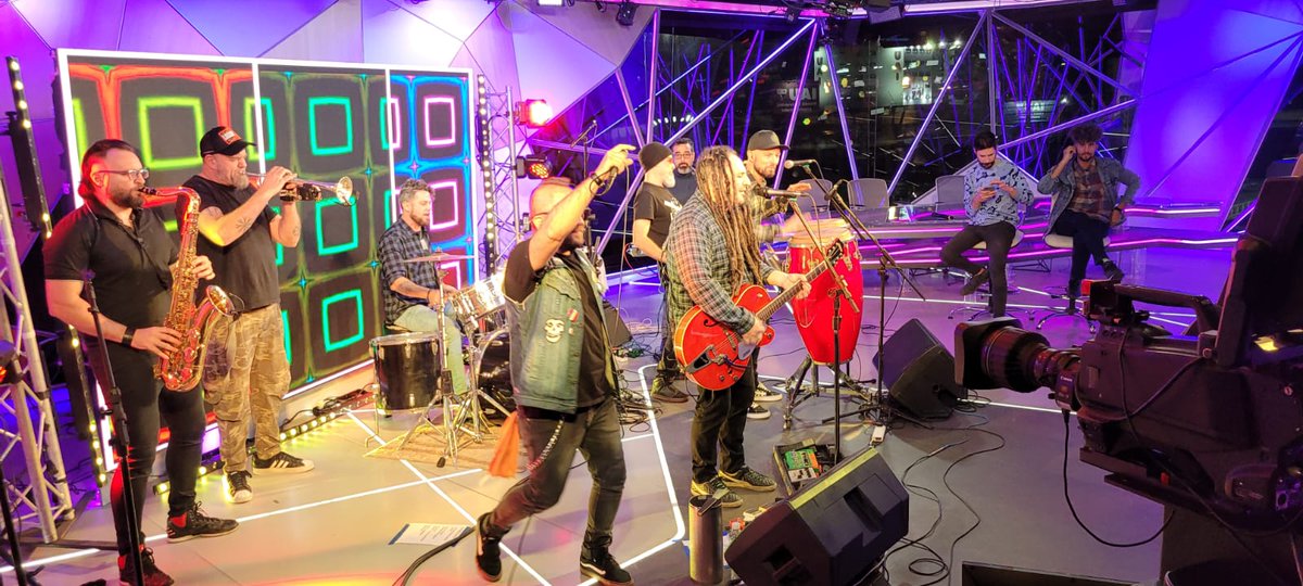 karamelosantoOK's tweet photo. #tosteando #rapmusic en @redespiertostn @todonoticias
Agradecidos disfrutando la música! #KarameloSanto
#30añoskaramelo #rockmendocino #rockargentino #tvlive https://t.co/KH6pUe76Gw