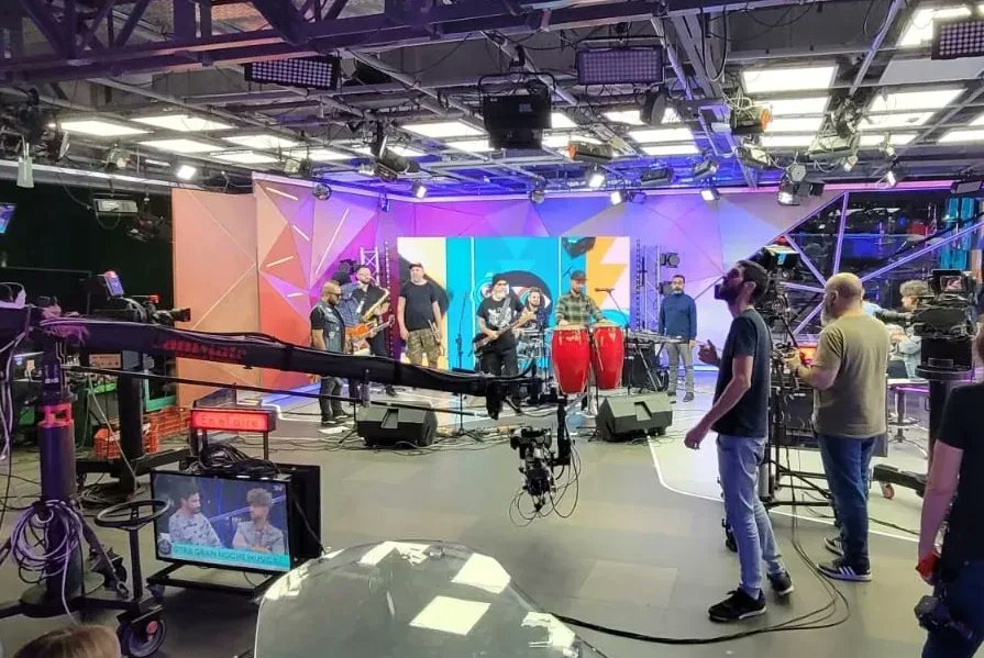 karamelosantoOK's tweet photo. #tosteando #rapmusic en @redespiertostn @todonoticias
Agradecidos disfrutando la música! #KarameloSanto
#30añoskaramelo #rockmendocino #rockargentino #tvlive https://t.co/KH6pUe76Gw