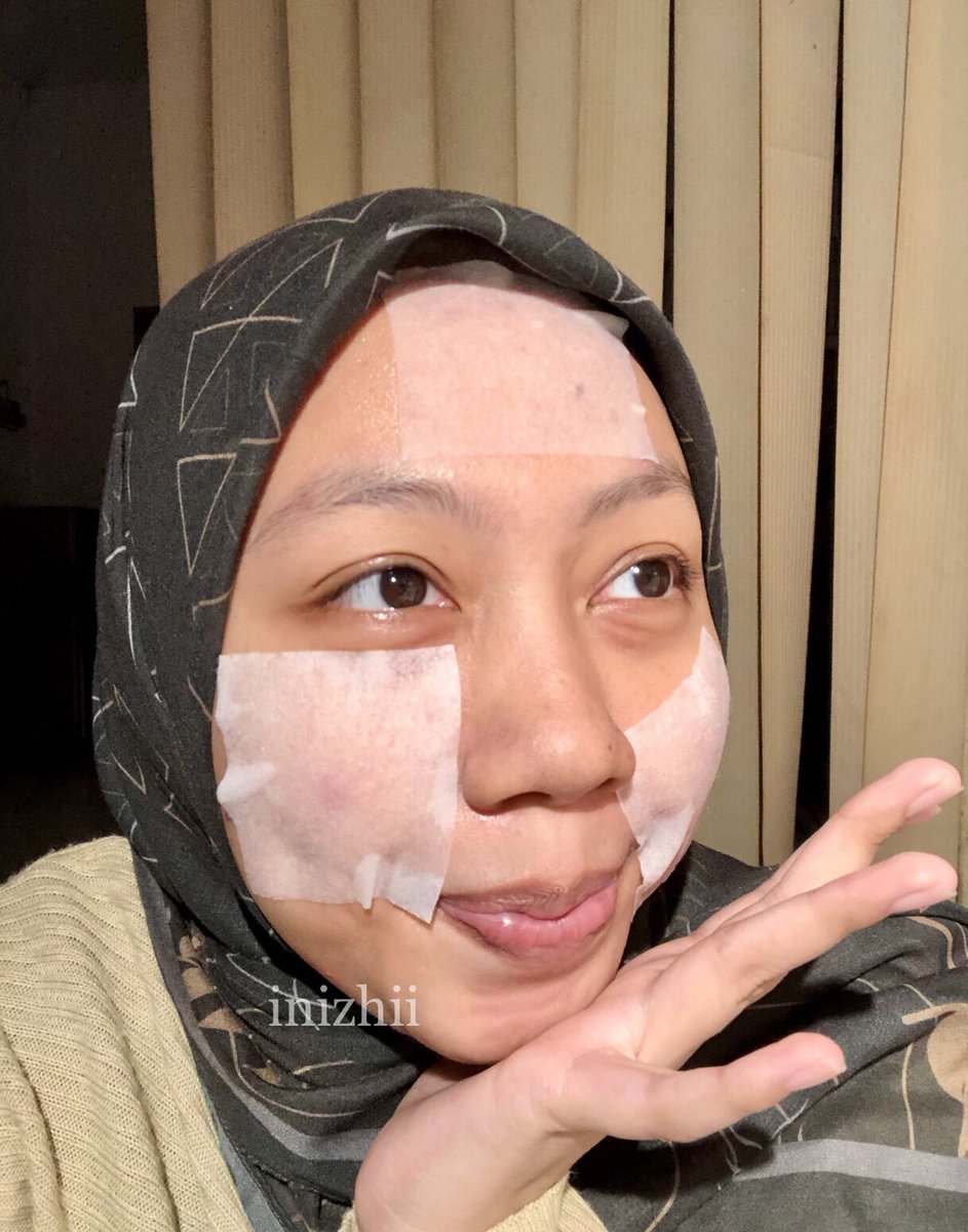 inizhii's tweet photo. Ada sedikit wangi yg khas dari produk yg ada cicanya. Aku suka krn wanginya bikin rileks aplg kl dipake csm. Ademmmm

Ini isinya 150ml, lumayan banyaak https://t.co/mGCjZ3a7zH