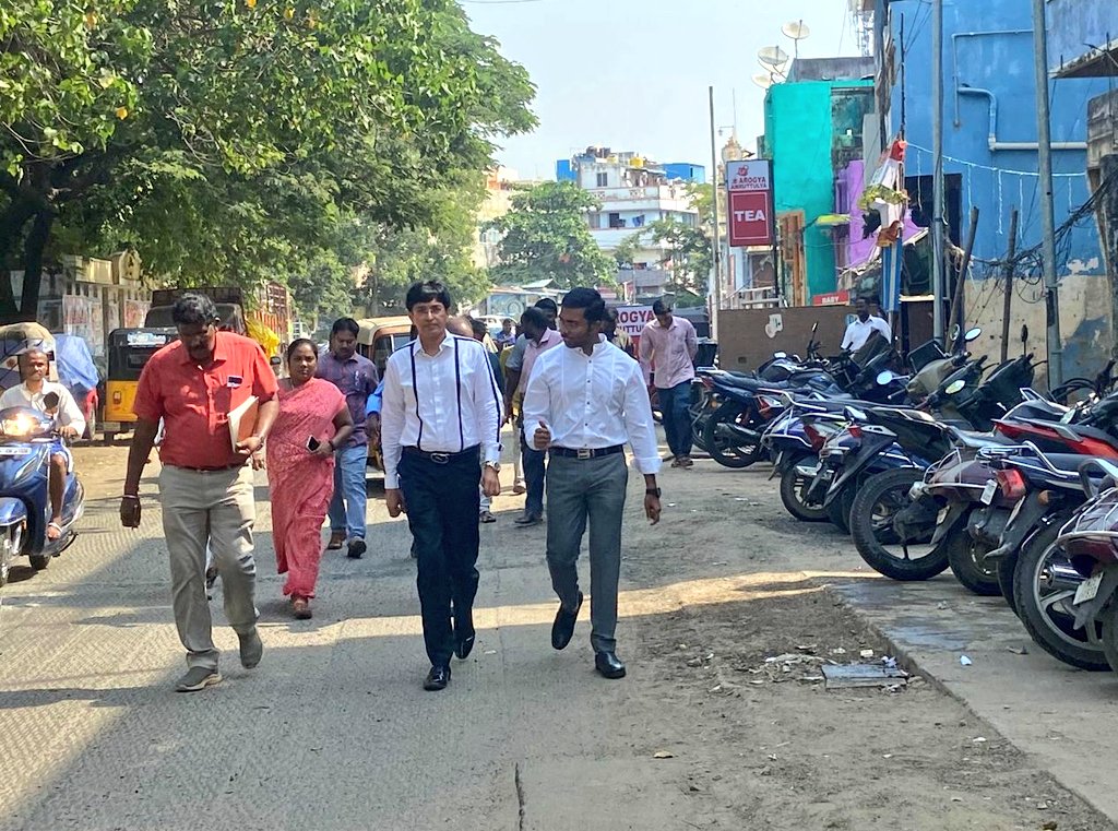 Kadhar Sahib St in Zn 6 along with RDC Central, Thiru Sheik Abdul Rahman, Dn 77 Ward Councillor and other GCC officials. (2/2)
#ChennaiCorporation
#SeermiguChennai
#NammaChennaiSingaraChennai