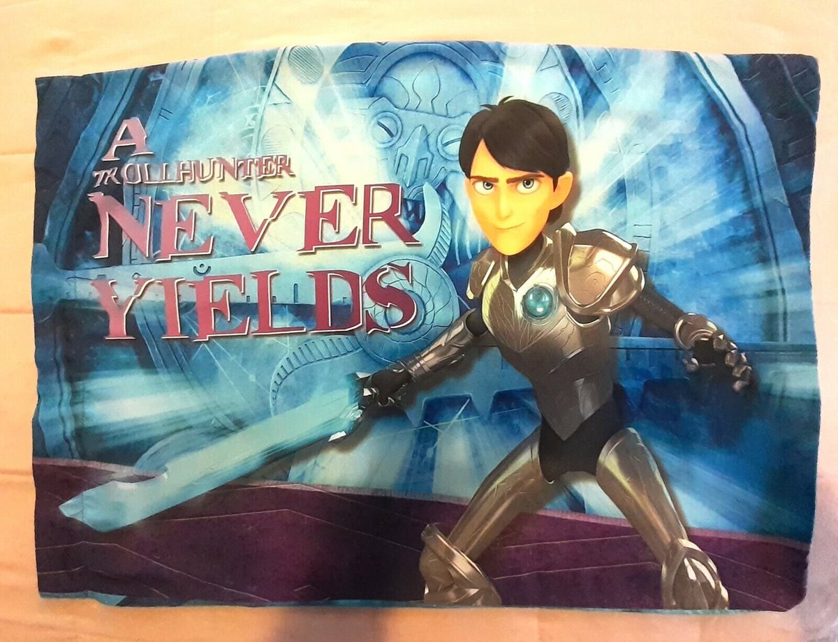 Constantly on ebay  is this Trollhunters reversible pillowcase along with other stuff to be posted at a later date. So if you're after them they're still pretty easy to get!

The second images are from a preowned ebay listing and have been used purely to show off the designs