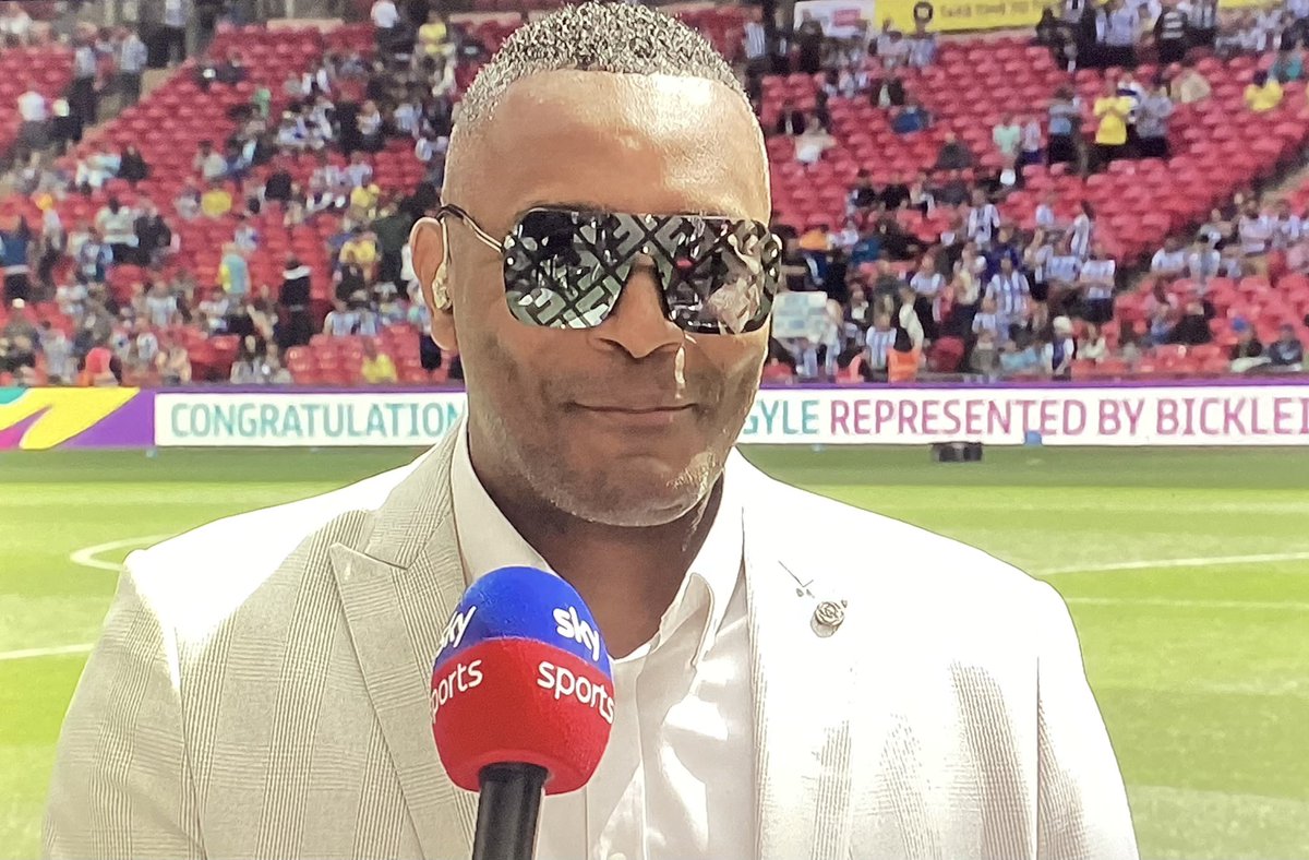 oftenpartizan's tweet photo. Clinton is Rockin those shades ๐๐๐คฃ๐๐๐๐. #clintonmorrison #bcfc https://t.co/miooeuVf8g