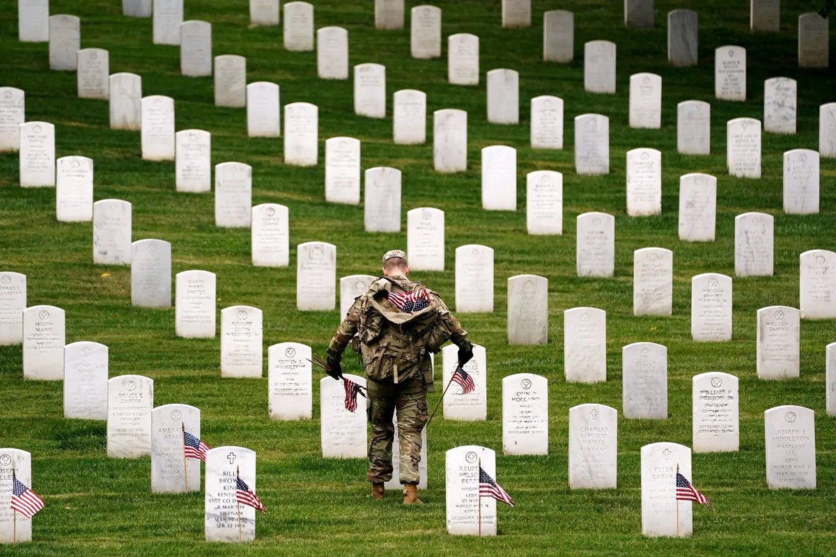 Remembering the men and women who made the ultimate sacrifice. 🇺🇸