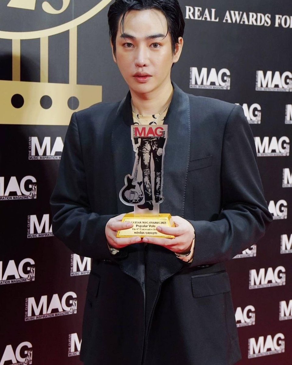 palitstagram's tweet photo. [#PALITSTAGRAM] peckpalit: 🙏ขอบคุณมากๆครับ สำหรับถ้วยทองคำ จะเก็บไวอย่างดีเลยครับ🏆

#theguitarmag 
#theguitarmagawards2023 
#theguitarmagazine 
#theguitarmagxpalit #เป๊กผลิตโชค #PeckPalitchoke https://t.co/BCsLKgBehK