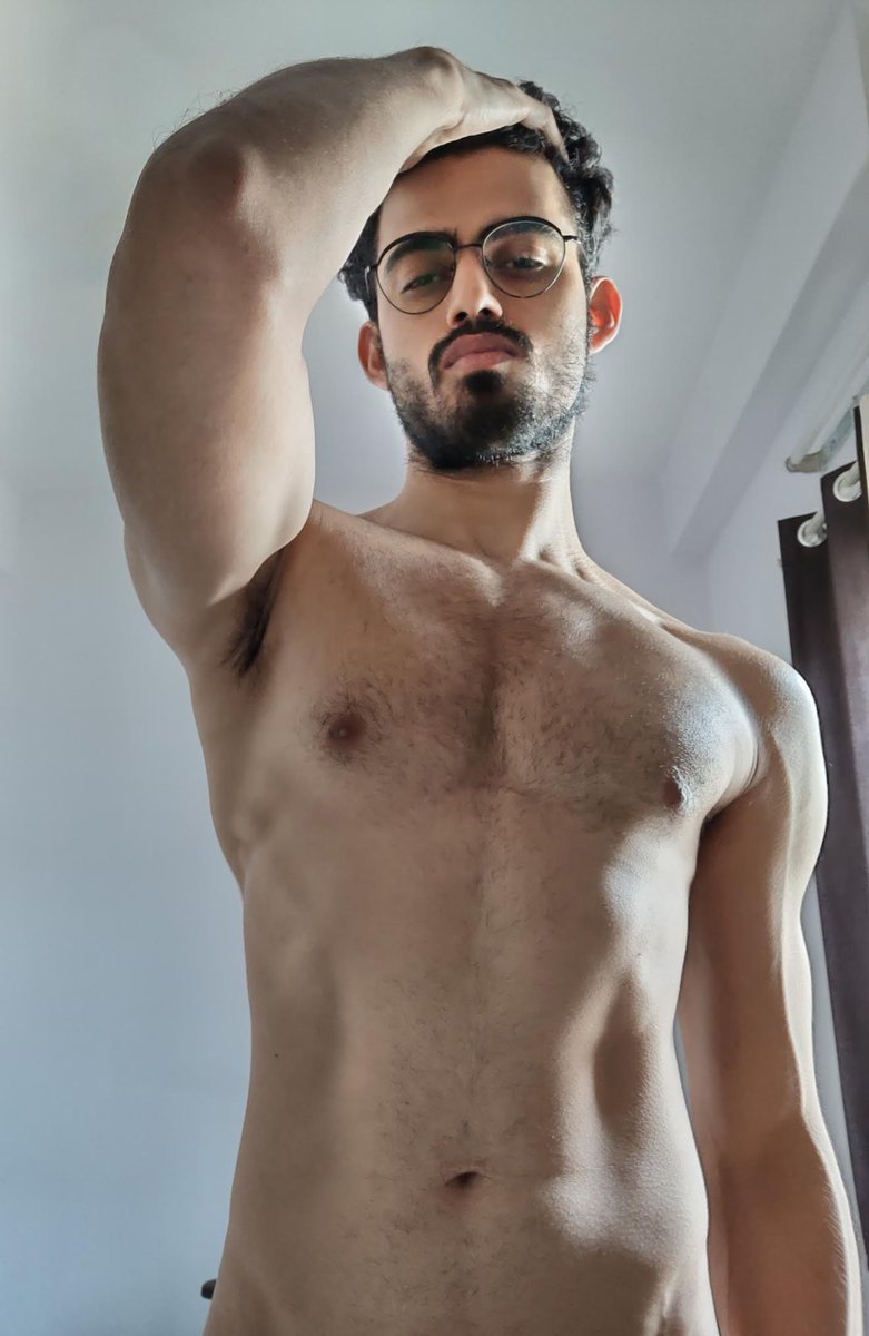 Good boy bad boy. #MondayMotivation #flexingmen #shirtlesssummers #indianmen #shirtlessindianmen