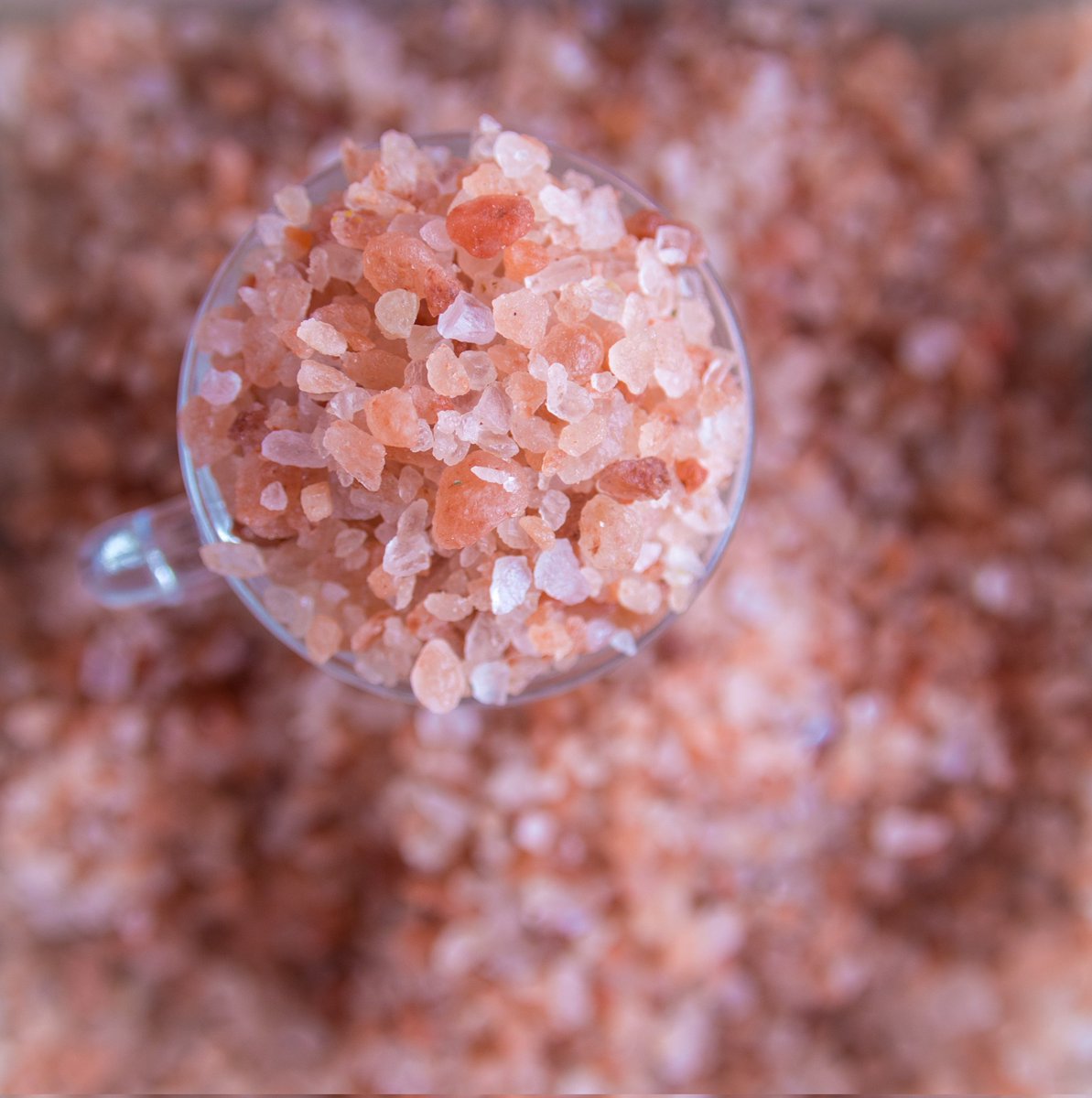 nutricionjavier's tweet photo. La sal Rosa del Himalaya, tan de moda entre cocineros e influencers de cocina no aporta ningun valor nutricional que sea superior a la sal común, de hecho, su uso en reemplazo de la sal tradicional puede predisponer a Bocio por deficiencia de iodo, ya que https://t.co/NZhfPlz95l