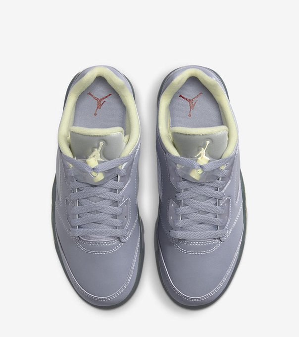 SOLELINKS's tweet photo. Ad: Women's Air Jordan 5 Low 'Indigo Haze' releases June 8th => https://t.co/JPUF5R24cf

Dropped early via Revolve 
=> https://t.co/MjxX567vnk https://t.co/cE1cAABfGz