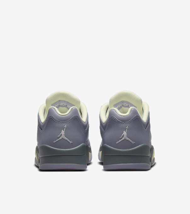 SOLELINKS's tweet photo. Ad: Women's Air Jordan 5 Low 'Indigo Haze' releases June 8th => https://t.co/JPUF5R24cf

Dropped early via Revolve 
=> https://t.co/MjxX567vnk https://t.co/cE1cAABfGz