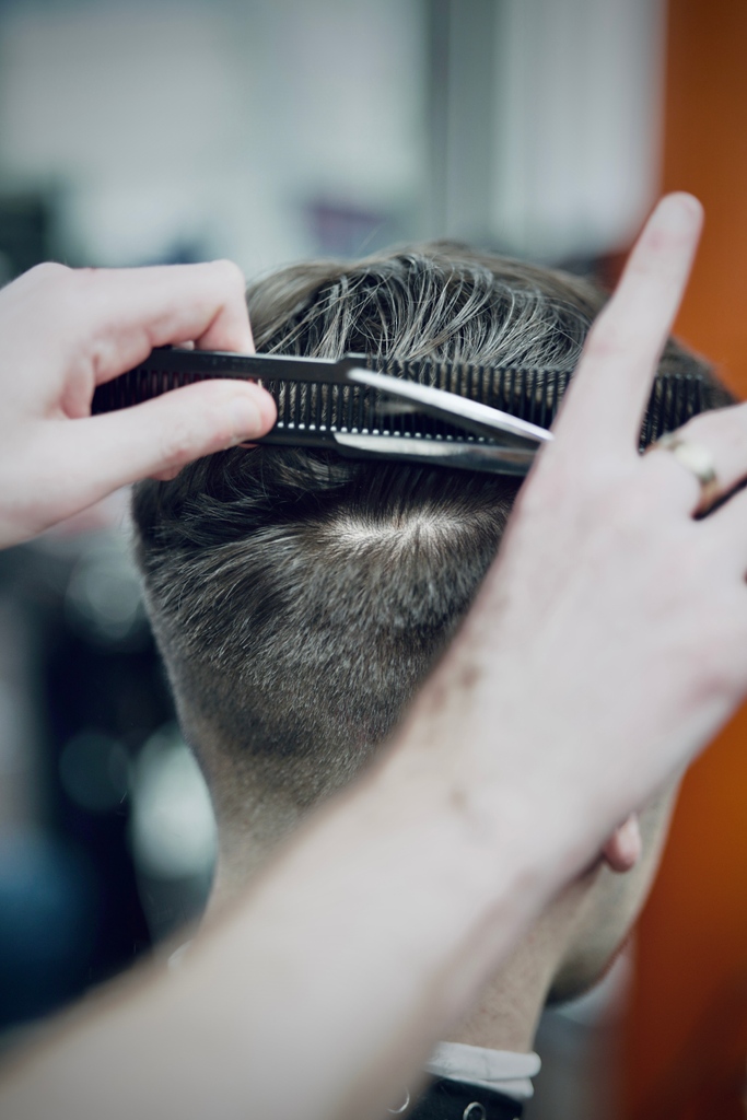 The scissor over comb technique is one of the most frequently used techniques for barbers. A mastery of this skill is essential for crafting many hairstyles for both men and women, particularly on shorter hair.

#londonschoolofbarbering