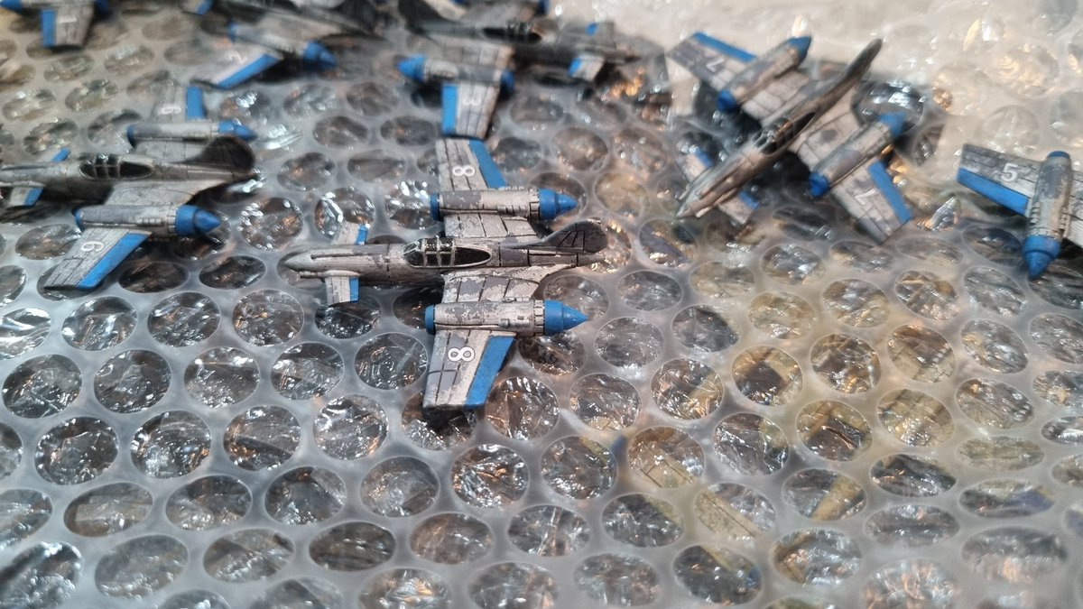 MarkusGeiger16's tweet photo. Packing pre-painted miniatures for Dockfighters https://t.co/7lWdIk7XlE