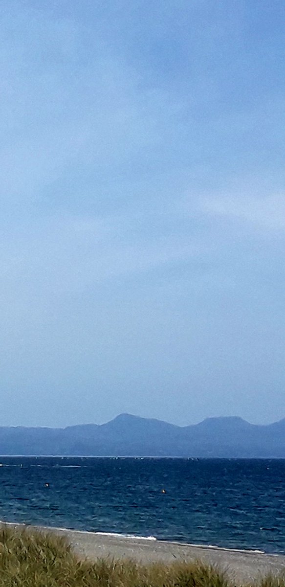 The mountains and the bay,Pwllheli today. (Click please).
#MondayBlue