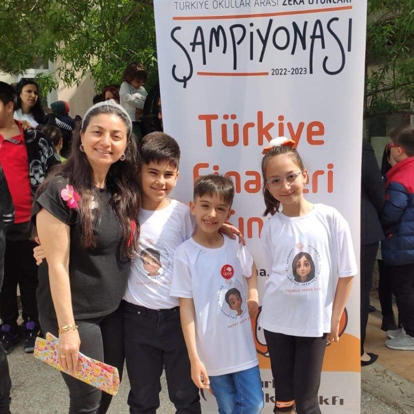 Ramazan5505's tweet photo. Türkiye Zeka Vakfı Zeka Oyunları Şampiyonası 3. Sınıf seviyesinde Ankara'da yapılan Türkiye Finalleri de  Türkiye İkincisi Olan Okul Takımımızı ve öğretmenimiz Nuray KARAKUŞ'U tebrik eder başarılarının devamını dileriz🧿 @fengin55 @samsunmem @vezirkoprumem @mehmetpasaio https://t.co/Ecx942cEJ2