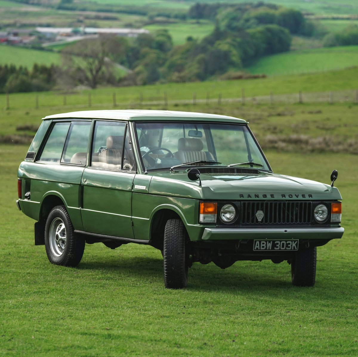 A magnificent #SuffixA #RangeRover paired with a #200Tdi &amp; 5 speed transmission
📷 <a href="/landroverpa/">landroverphotoalbum</a>
🚙 <a href="/WMS_Classics/">Williams Classics</a>
#LandRover #RangeRoverClassic #landroverphotoalbum #inkyenston #Oldrovers #Snowdonia #WilliamsClassics